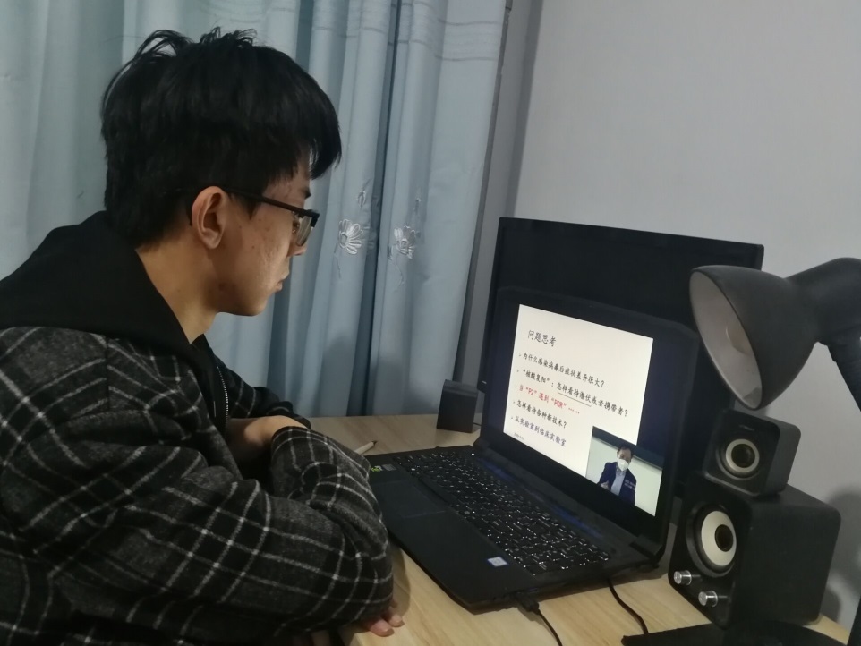 3.大发快三
一堂特殊课.jpg